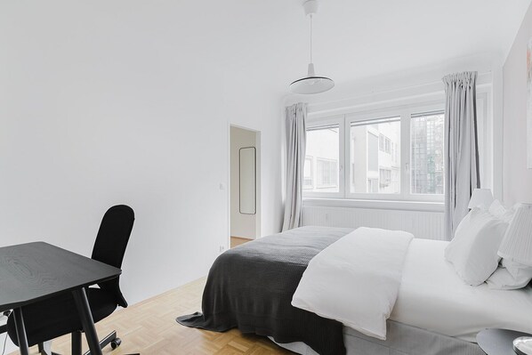 3 bedrooms, iron/ironing board, WiFi, bed sheets