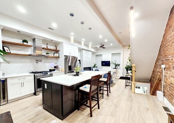 Fridge, microwave, oven, stovetop - Modern 2BR/2BA • 25Mins to NYC • Near Airport/Universities (Newark)