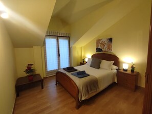 4 bedrooms, iron/ironing board