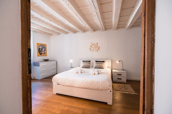 1 bedroom, WiFi, bed sheets