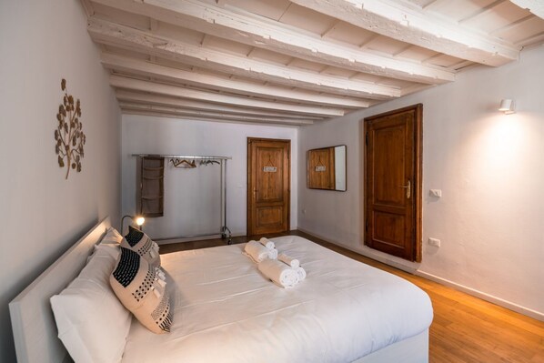 1 bedroom, WiFi, bed sheets