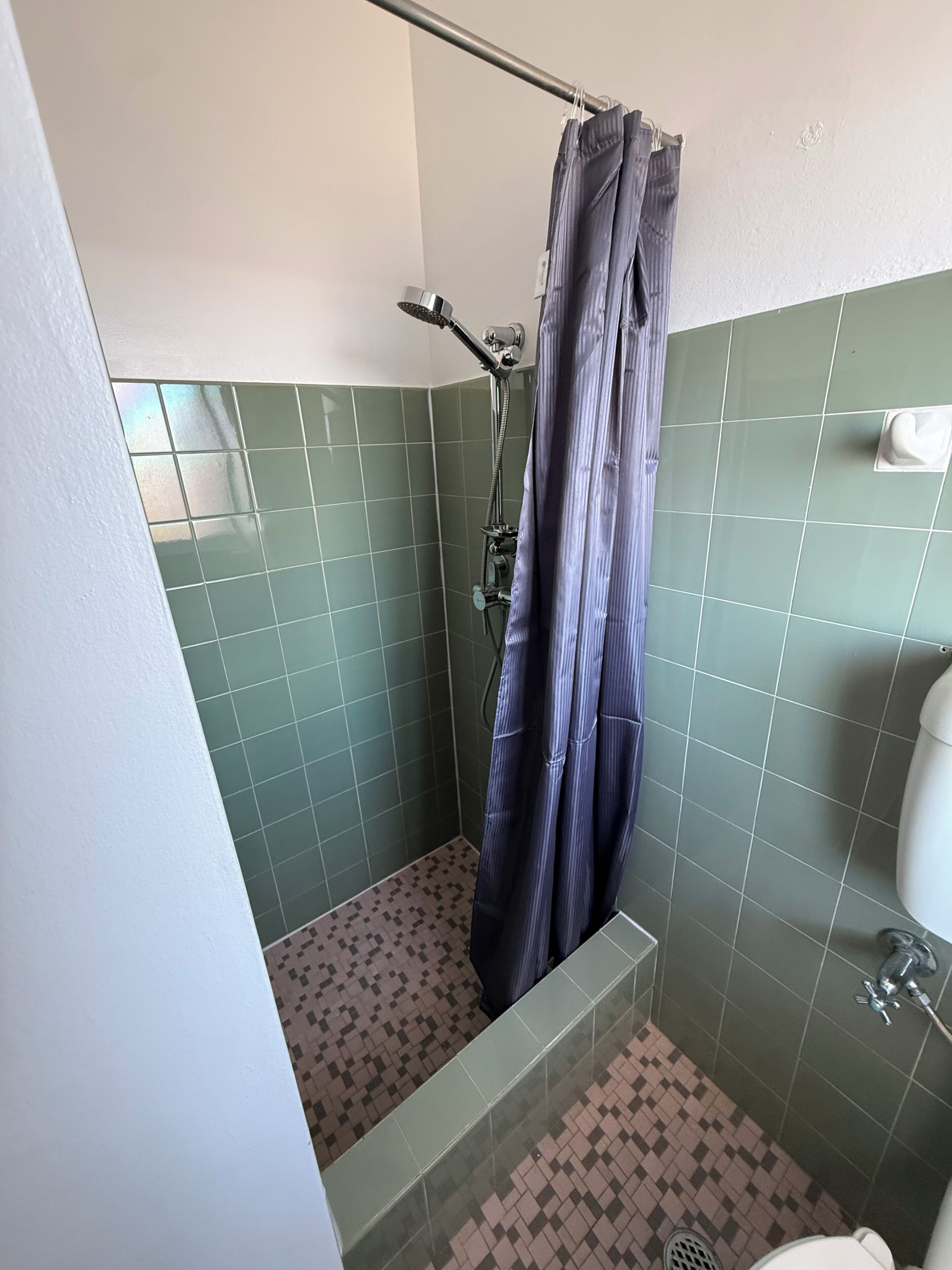Shower, towels, soap, shampoo