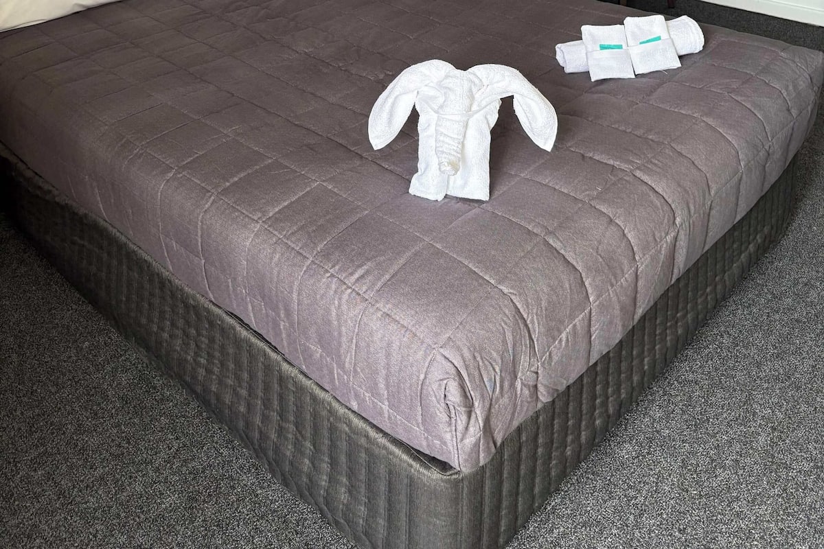 1 bedroom, desk, laptop workspace, free WiFi