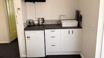 Basic Triple Room | In-room dining