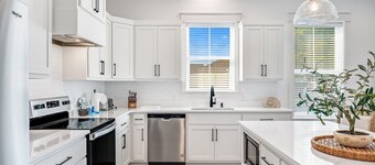 5 Bedrooms w/ Private Pool Near Beach & Lake!