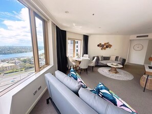 Smart TV - Fancy home with water view in the rocks (The Rocks)