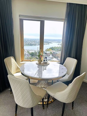 Dining - Fancy home with water view in the rocks (The Rocks)