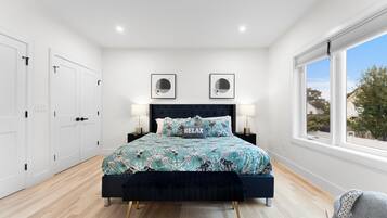 6 camere, una scrivania, ferro/asse da stiro, culla da viaggio