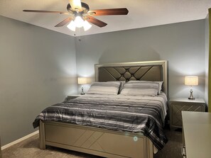 4 habitaciones, tabla de planchar con plancha, wifi y ropa de cama