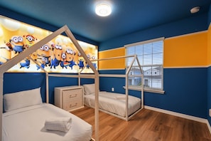 5 bedrooms, iron/ironing board, WiFi, bed sheets - Private Pool + Minions & Mario Fun Near Disney! (Davenport)