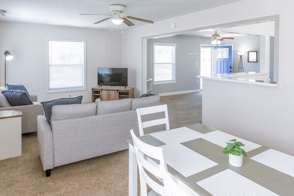 Smart TV - Coastal Hubert 3b Home-Covered Patio, Pet-friendly! (Hubert)