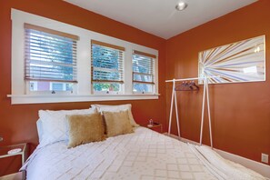 3 bedrooms, WiFi, bed sheets - Sunkissed home in Golden Hill San Diego (San Diego)