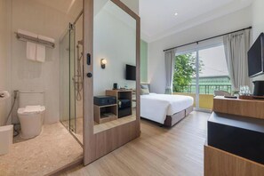 Deluxe Double Room, Balcony | Desk, free WiFi, bed sheets - Upstairs at Ton Ton (Bangkok)