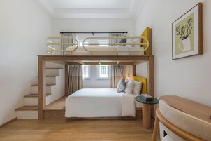 Minibar, escritorio, wifi gratis y ropa de cama 