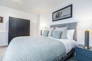 3 bedrooms, desk, iron/ironing board, travel cot