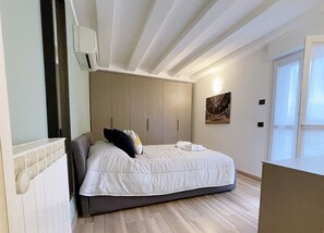 2 bedrooms, iron/ironing board