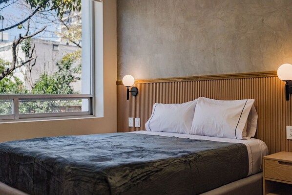 1 Schlafzimmer, Schreibtisch, Bügeleisen/Bügelbrett, Reisekinderbett