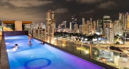 Ph Quartier Boutique 16C apt with rooftop pool