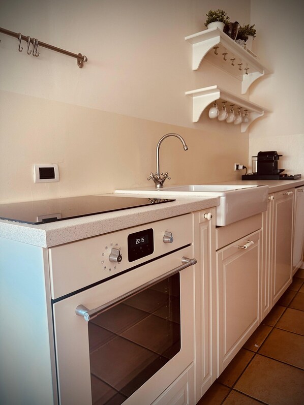 Íbúð | Einkaeldhús | Ísskápur, bakarofn, uppþvottavél, kaffivél/teketill