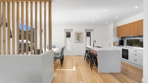 Microondas y placa de cocina