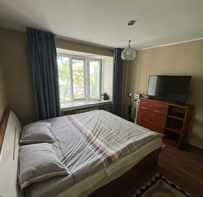 2 bedrooms, iron/ironing board, WiFi, bed sheets
