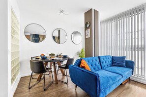 Dining - Bullring Lux Suite- Netflix-Free Parking-Sleeps 6 (Birmingham)