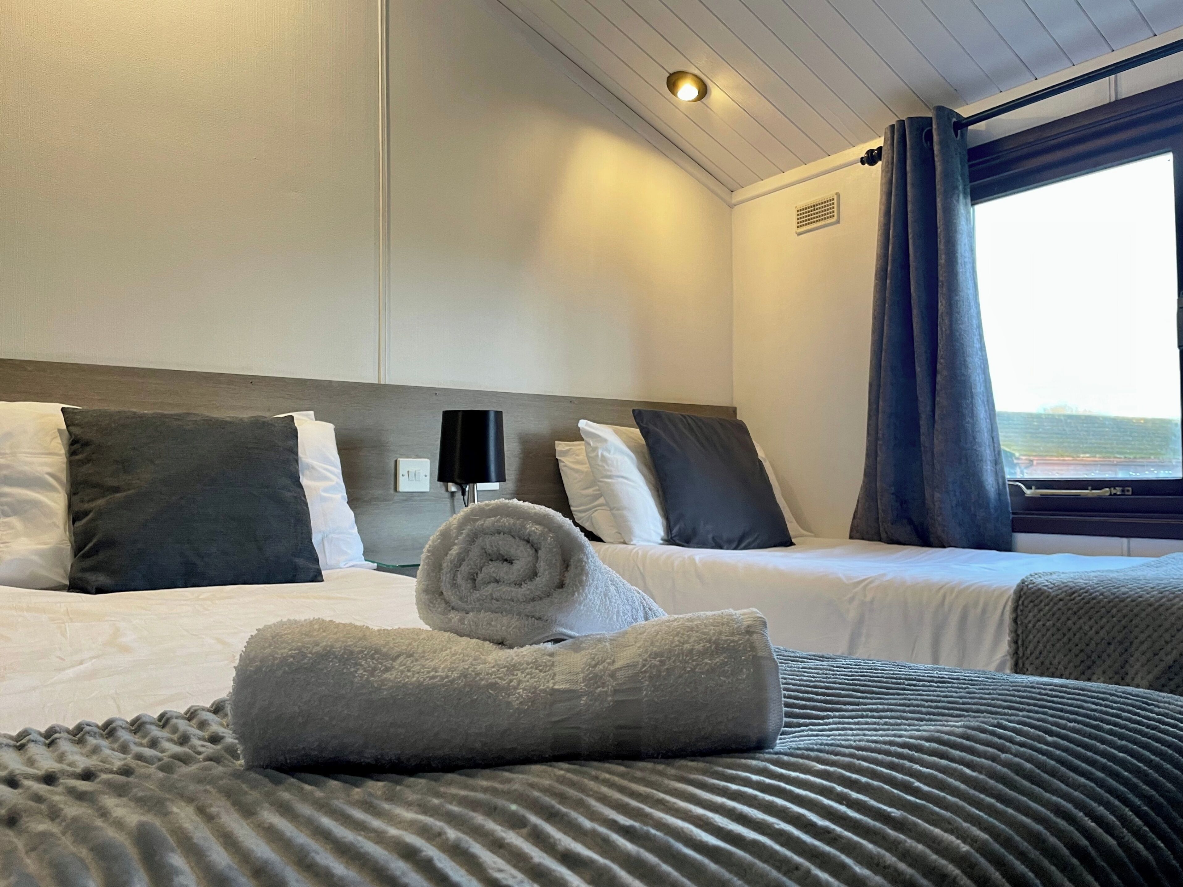 3 chambres, fer et planche à repasser, Wi-Fi, draps fournis