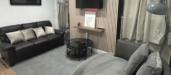 4 Bedroom House, Sleeps 7 - Pet Friendly & Wifi