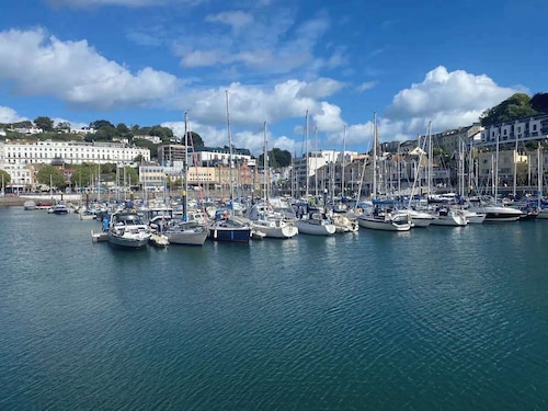 4 Bed House-Sleeps 8-Parking-Pets-MarinaSeaView