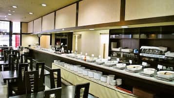 Daily buffet breakfast (JPY 1000 per person)