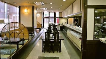 Bữa sáng buffet hàng ngày (1000 JPY/mỗi người)