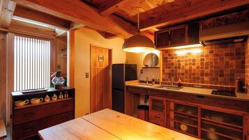 Fridge, microwave, stovetop, cookware/dishes/utensils