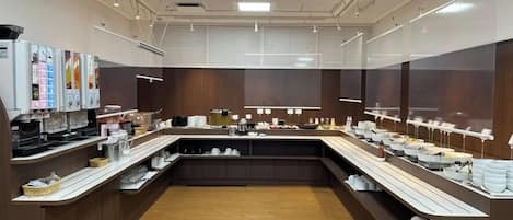 Daily buffet breakfast (JPY 1000 per person)