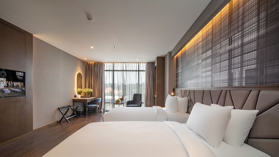NHAT HA LAVISH HOTEL
