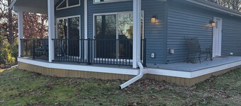 Brand New, Cozy 2-bdrm cottage with 2.5 baths & 3 beds
Minutes from Lake Geneva