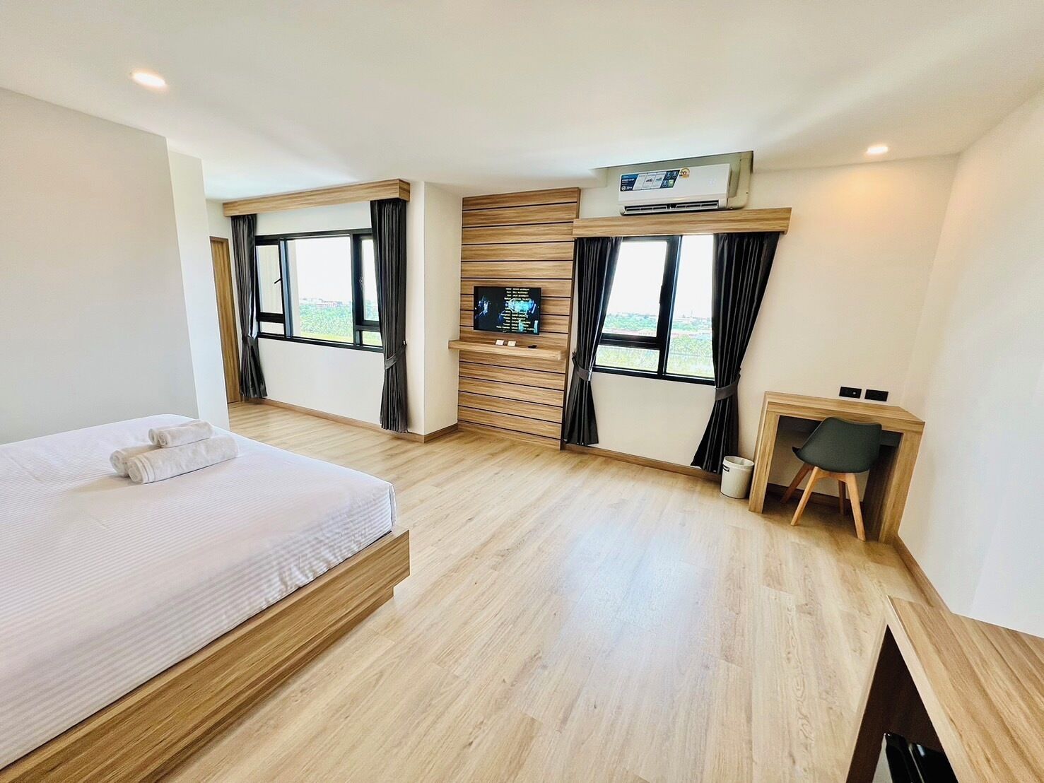 Family Room, City View | Desk, free WiFi, bed sheets