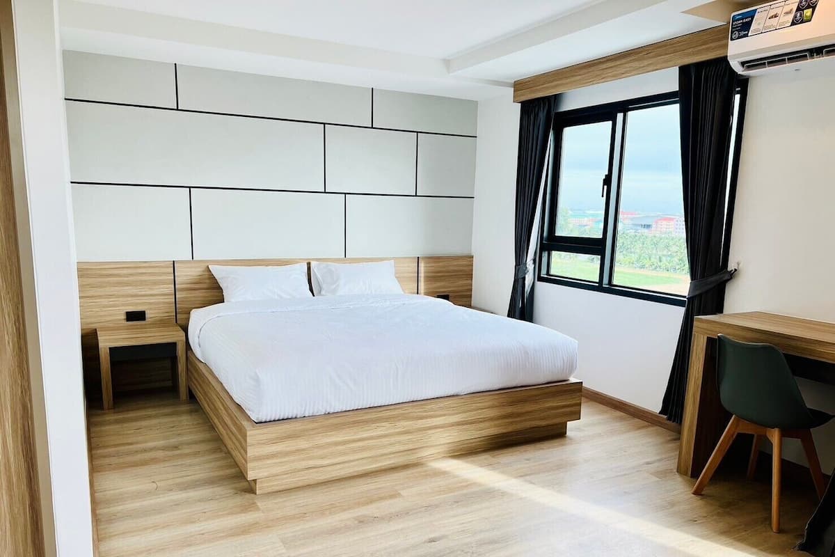 Deluxe Single Room, City View | Desk, free WiFi, bed sheets