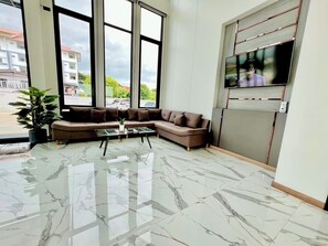 Télévision de 32 pouces avec chaînes numériques