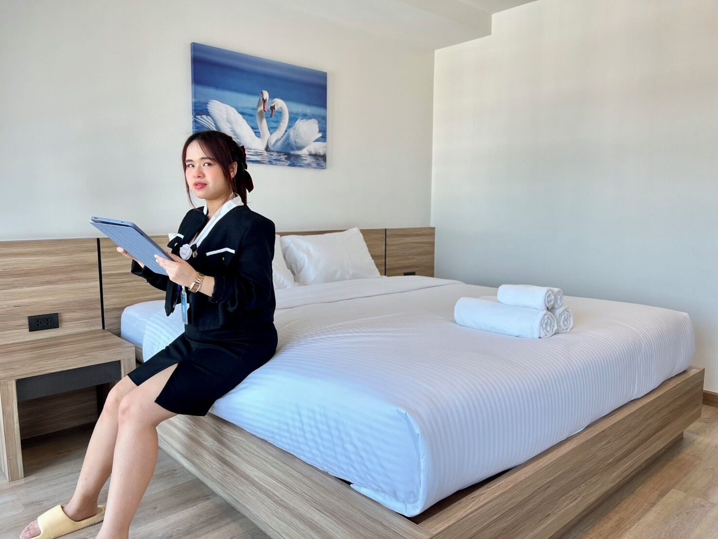 办公桌、免费 WiFi、床单