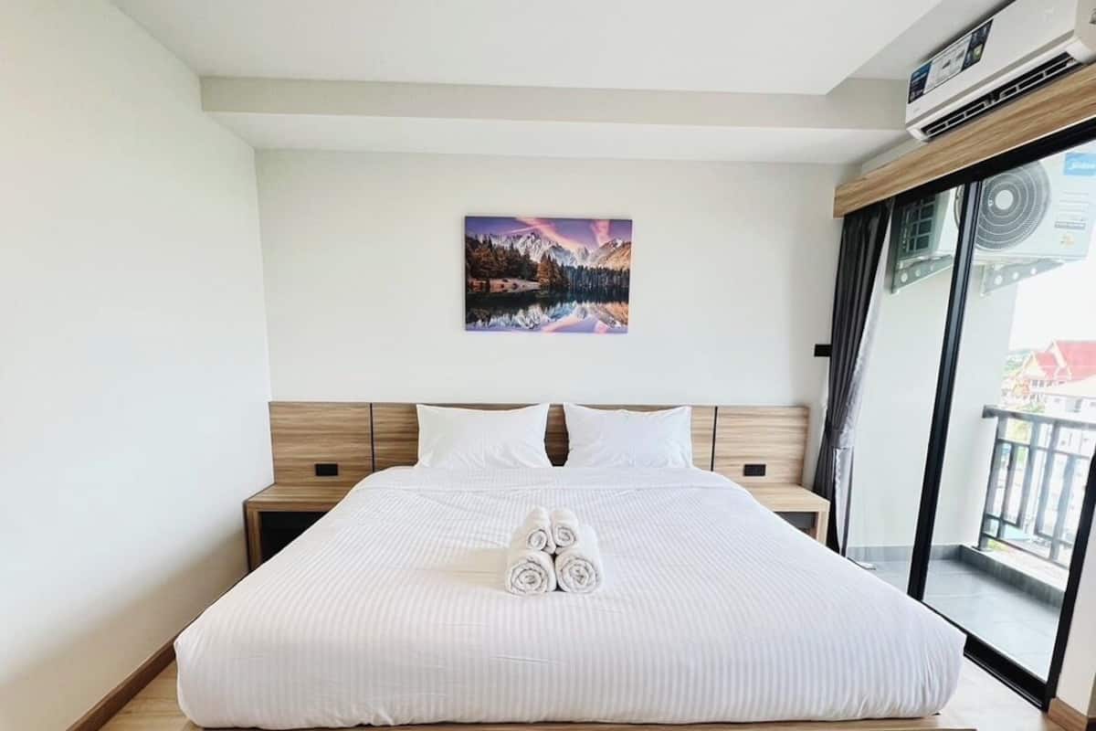 Luxury Single Room, City View | Desk, free WiFi, bed sheets