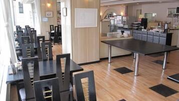 Petit déjeuner buffet (1000 JPY par personne)