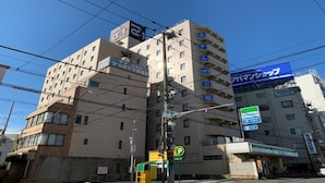 A multi-story hotel with a sign indicating it is a hotel. - Hotel Alpha-One Mishima (Mishima)