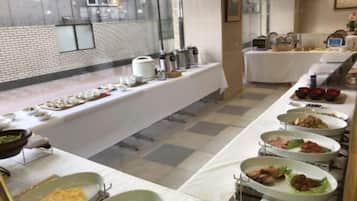 朝食 (ビュッフェ)、毎日提供 (1 名様 1000 JPY)