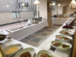 Desayuno buffet todos los días (con cargo)