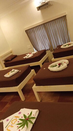 3 bedrooms, free WiFi, bed sheets - Bamboo Nest (Pollachi)