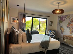 2 bedrooms, iron/ironing board, free WiFi, bed sheets - Incredible mountain & sea views
- 2 Bedrooms apartment (ground floor) (Mapua)