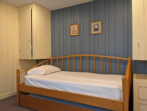 2 bedrooms, WiFi, bed sheets