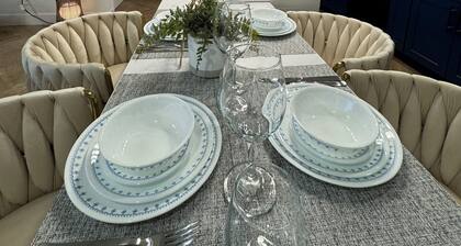 Charming 3-bedroom cottage in fantastic Las Vegas with Pool