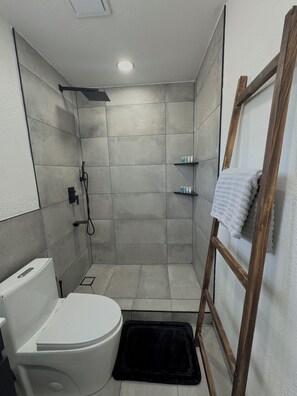 Shower, hair dryer, towels, toilet paper