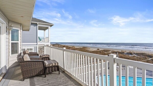 Property grounds - Alternative Wave I Gorgeous Oceanfront House with Private Pool and Great Views! (Ocean Isle Beach)